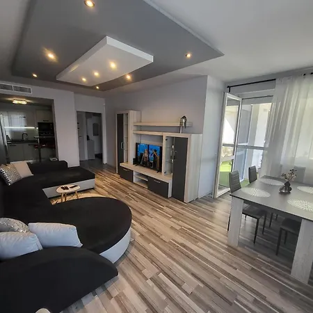 Montana Apartman Miskolc Esterno foto