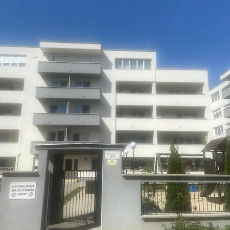 Montana Apartman Miskolc Esterno foto